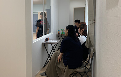 観戦ルームでは保護者も試合観戦